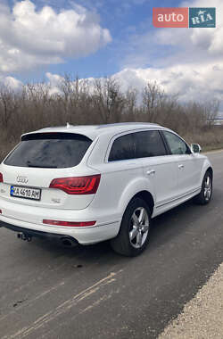 Внедорожник / Кроссовер Audi Q7 2015 в 