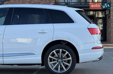 Внедорожник / Кроссовер Audi Q7 2016 в 