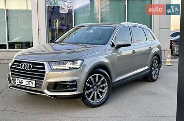 Внедорожник / Кроссовер Audi Q7 2015 в 