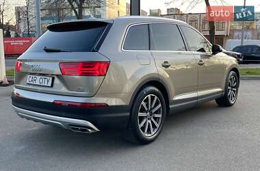 Внедорожник / Кроссовер Audi Q7 2015 в 