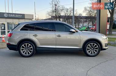 Внедорожник / Кроссовер Audi Q7 2015 в 
