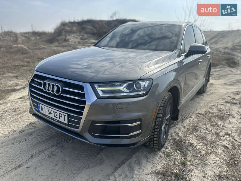 Внедорожник / Кроссовер Audi Q7 2017 в Барышевке