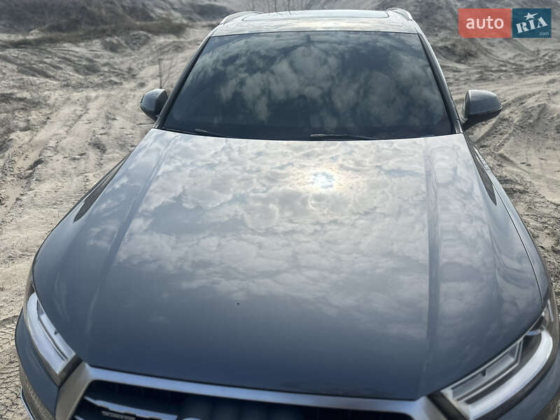 Внедорожник / Кроссовер Audi Q7 2017 в Барышевке