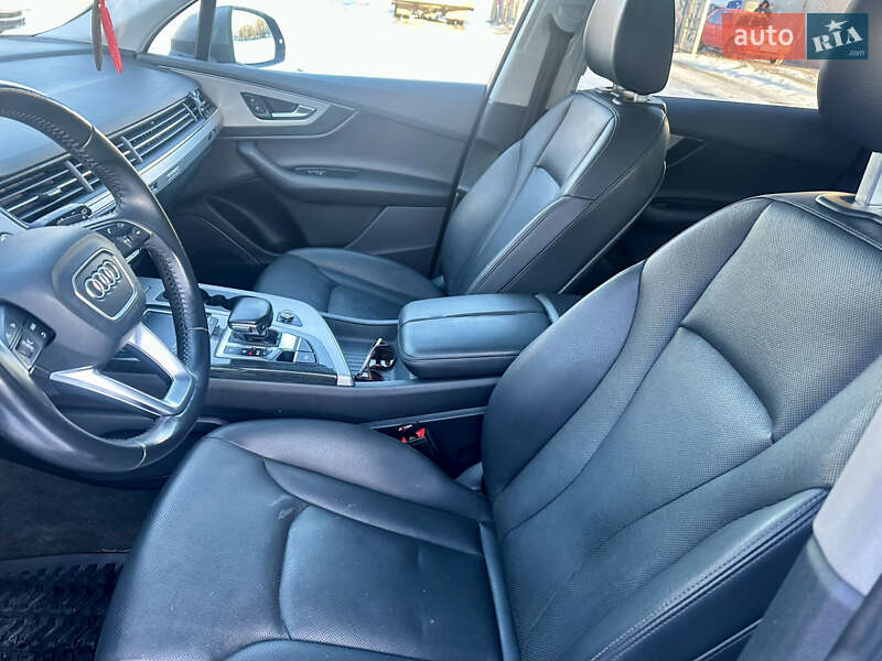 Внедорожник / Кроссовер Audi Q7 2017 в Барышевке