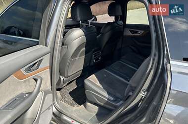 Внедорожник / Кроссовер Audi Q7 2016 в 