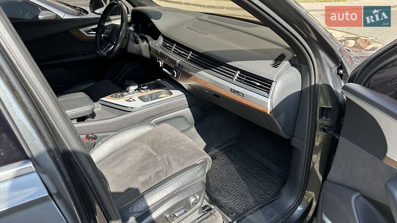 Внедорожник / Кроссовер Audi Q7 2016 в Полтаве
