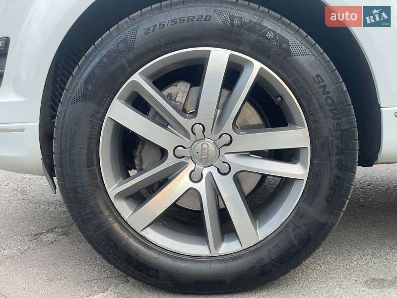 Позашляховик / Кросовер Audi Q7 2015 в Києві