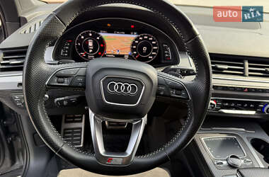 Внедорожник / Кроссовер Audi Q7 2017 в 