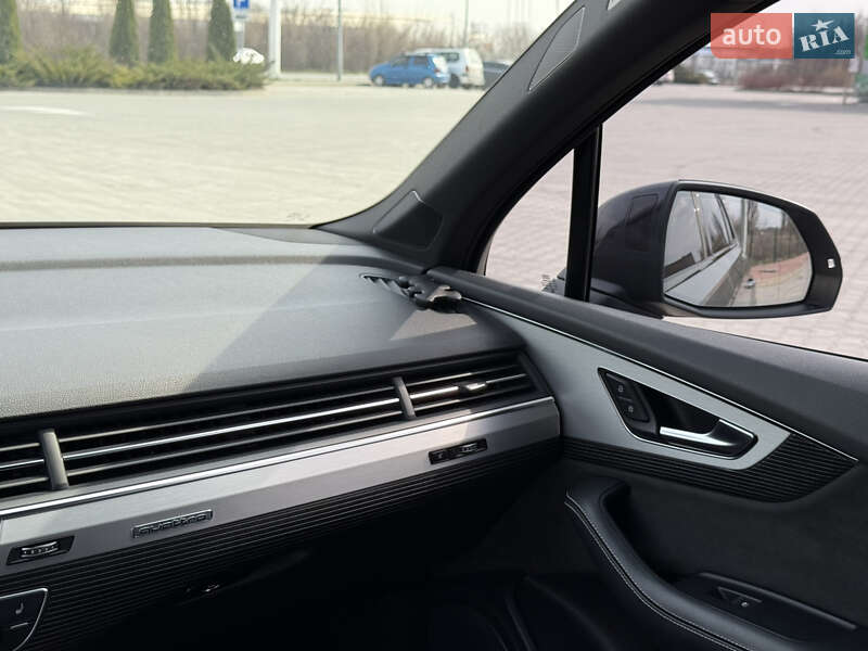 Внедорожник / Кроссовер Audi Q7 2017 в Каменец-Подольском