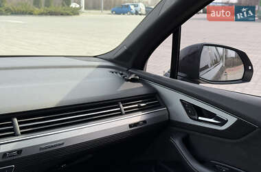 Внедорожник / Кроссовер Audi Q7 2017 в 