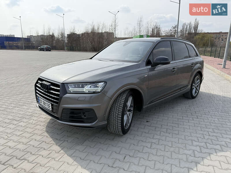 Внедорожник / Кроссовер Audi Q7 2017 в Каменец-Подольском
