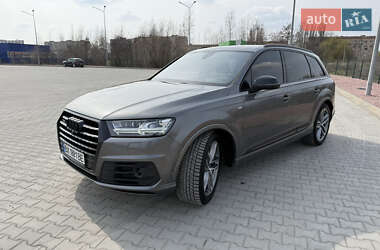 Внедорожник / Кроссовер Audi Q7 2017 в 