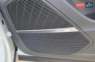 Позашляховик / Кросовер Audi Q7 2024 в 