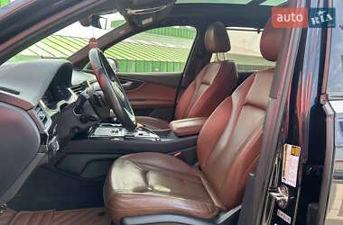 Внедорожник / Кроссовер Audi Q7 2017 в 