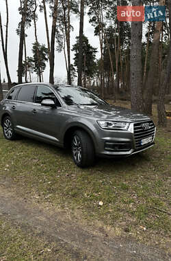 Внедорожник / Кроссовер Audi Q7 2016 в 