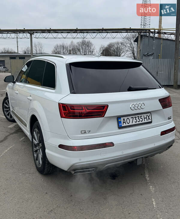 Позашляховик / Кросовер Audi Q7 2017 в Ужгороді