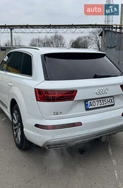 Внедорожник / Кроссовер Audi Q7 2017 в 