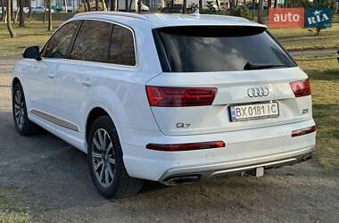 Внедорожник / Кроссовер Audi Q7 2017 в 