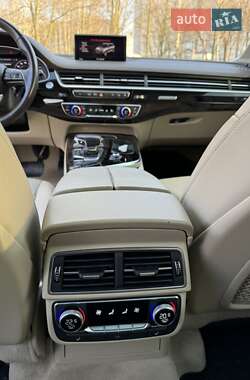 Внедорожник / Кроссовер Audi Q7 2017 в 