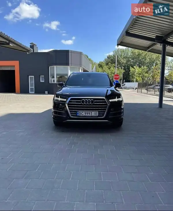 Внедорожник / Кроссовер Audi Q7 2015 в 