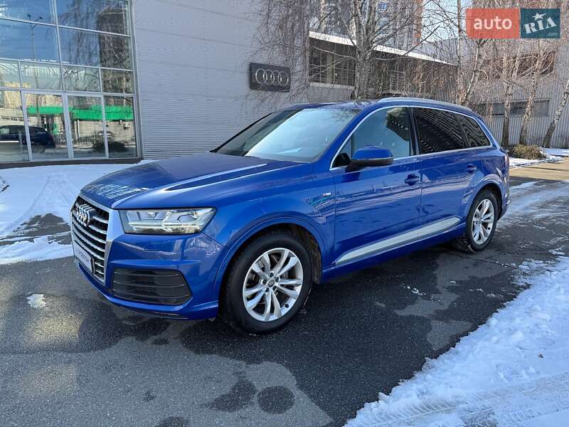Внедорожник / Кроссовер Audi Q7 2016 в 