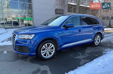 Внедорожник / Кроссовер Audi Q7 2016 в 