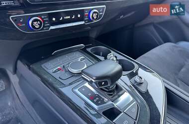Внедорожник / Кроссовер Audi Q7 2016 в 