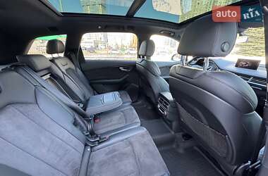 Внедорожник / Кроссовер Audi Q7 2016 в 