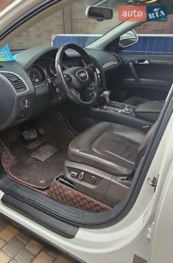 Внедорожник / Кроссовер Audi Q7 2015 в 