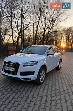 Позашляховик / Кросовер Audi Q7 2015 в 