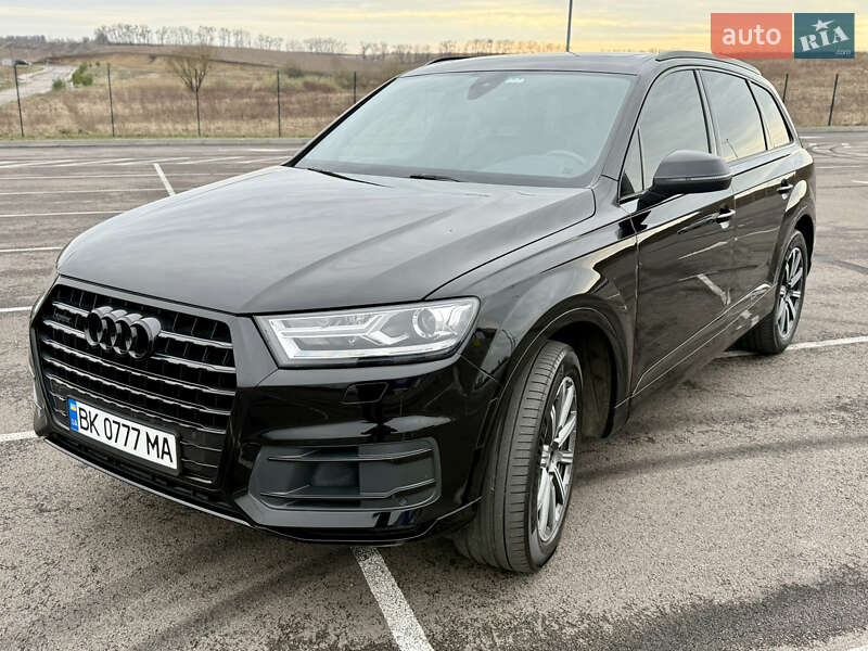 Внедорожник / Кроссовер Audi Q7 2017 в Ровно
