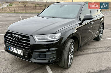 Позашляховик / Кросовер Audi Q7 2017 в 