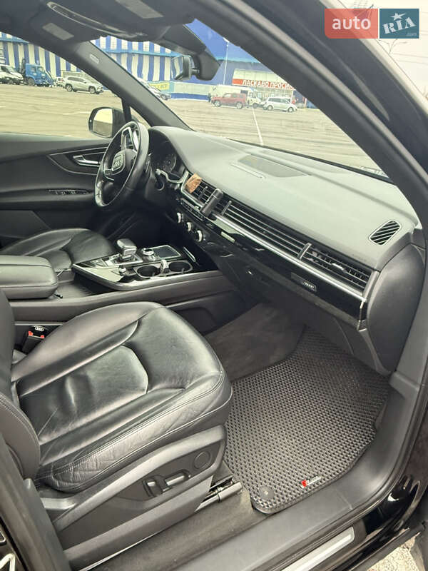 Внедорожник / Кроссовер Audi Q7 2017 в Ровно