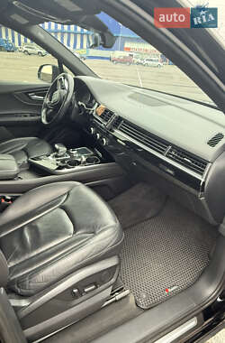 Позашляховик / Кросовер Audi Q7 2017 в 