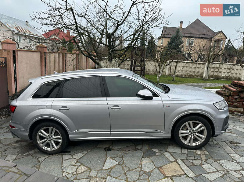 Внедорожник / Кроссовер Audi Q7 2020 в Киеве