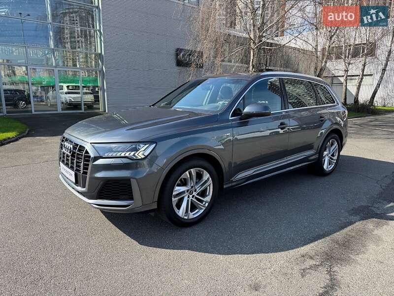 Внедорожник / Кроссовер Audi Q7 2020 в 