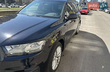 Внедорожник / Кроссовер Audi Q7 2016 в 