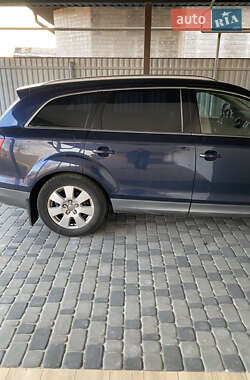 Позашляховик / Кросовер Audi Q7 2013 в 