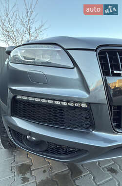 Позашляховик / Кросовер Audi Q7 2015 в 