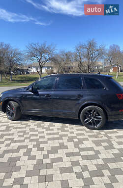 Позашляховик / Кросовер Audi Q7 2016 в 