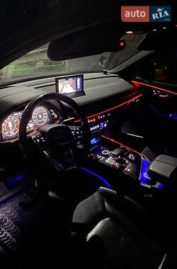 Позашляховик / Кросовер Audi Q7 2016 в 