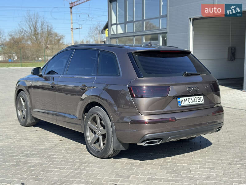 Внедорожник / Кроссовер Audi Q7 2018 в Звягеле