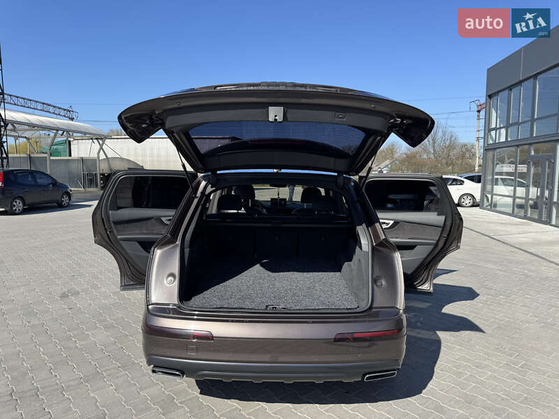 Внедорожник / Кроссовер Audi Q7 2018 в Звягеле