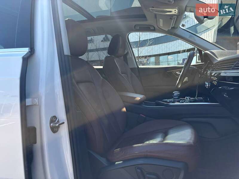 Позашляховик / Кросовер Audi Q7 2016 в Києві