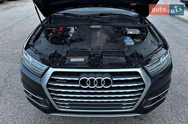 Внедорожник / Кроссовер Audi Q7 2017 в 