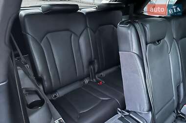 Внедорожник / Кроссовер Audi Q7 2017 в 