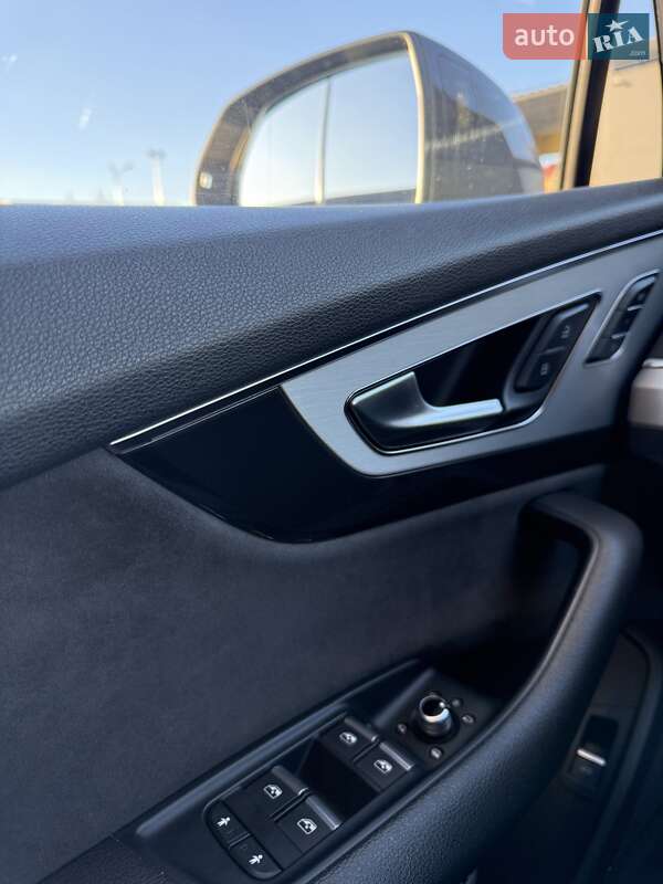 Позашляховик / Кросовер Audi Q7 2016 в Вінниці
