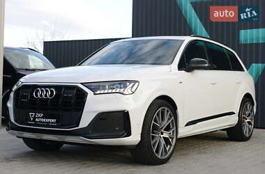 Внедорожник / Кроссовер Audi Q7 2021 в 