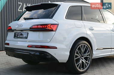 Внедорожник / Кроссовер Audi Q7 2021 в 