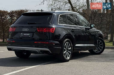 Позашляховик / Кросовер Audi Q7 2018 в 